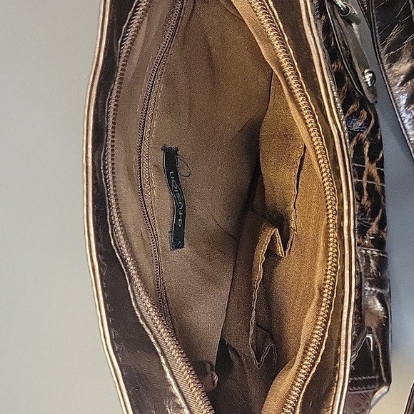 Leopard Print Crossbody Purse - Picture 4 of 8